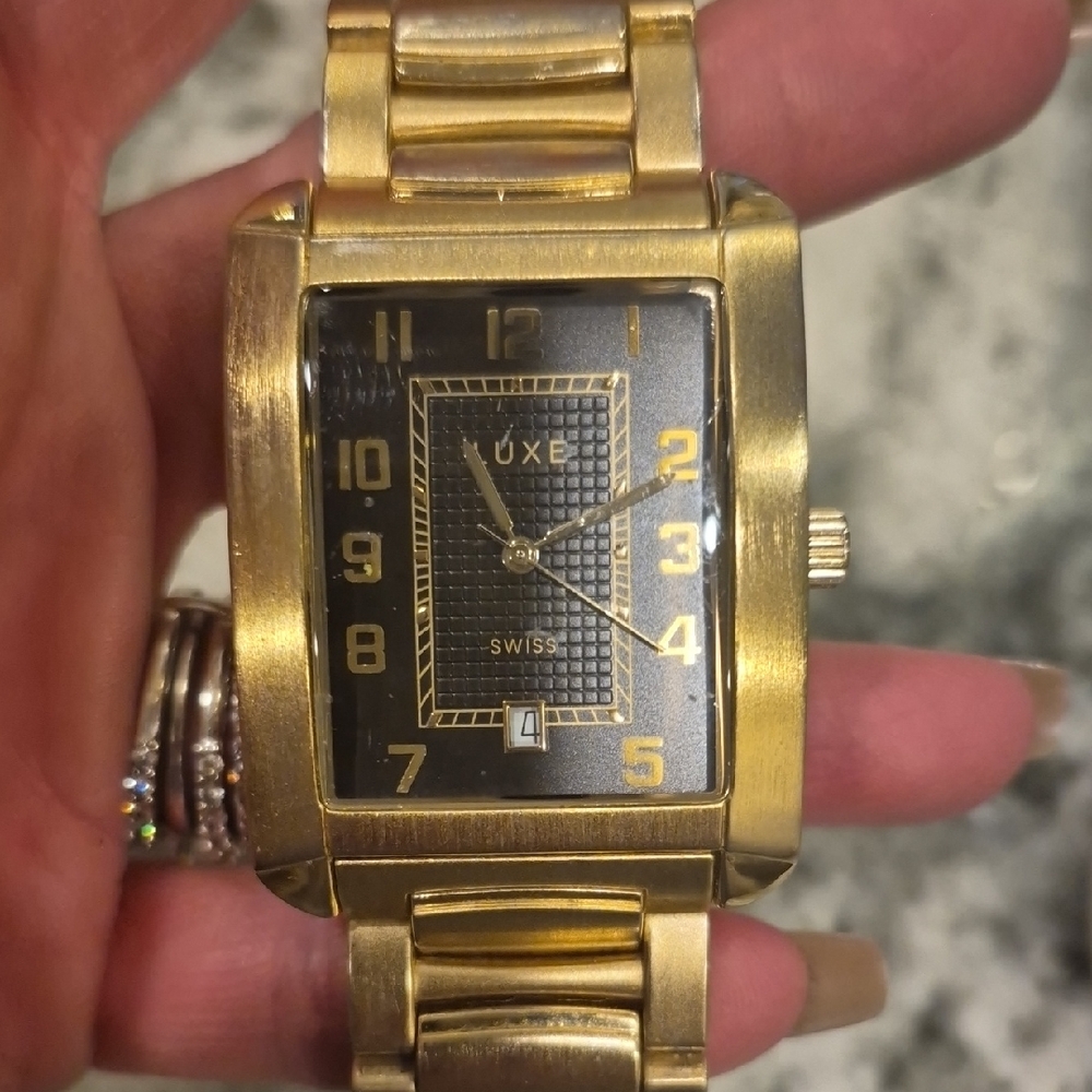 Luxe Black and Gold Rectangular Men's Watch Still Works